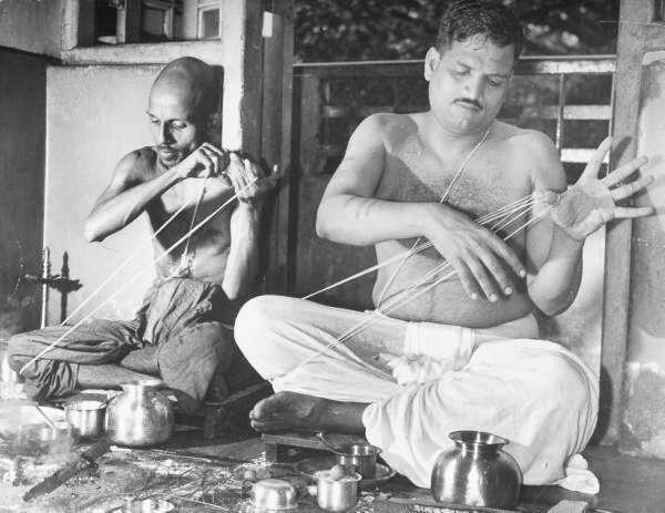 Sacred-Thread-Ceremony_Brahmins_Vintage-India
